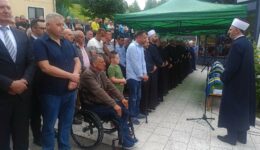 Klanjana dženaza-namaz za pet pet stanovnika Ahatovića ubijenih u masakru u Sokolinama