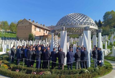 Redovni seminar za imame MIZ Sarajevo: Imami  posjetili mezar i muzej Alije Izetbegovića