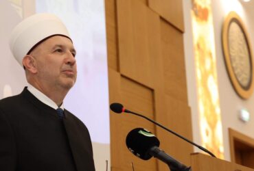 Muftija Grabus: Učenici Gazi Husrev-begove medrese će i dalje ponosno nositi Gazijin bajrak