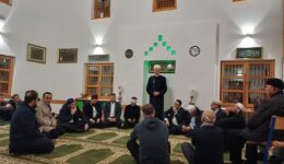 Sarajevski imami na teravih-namazu u povratničkim džematima Trnova i Istočnog Sarajeva