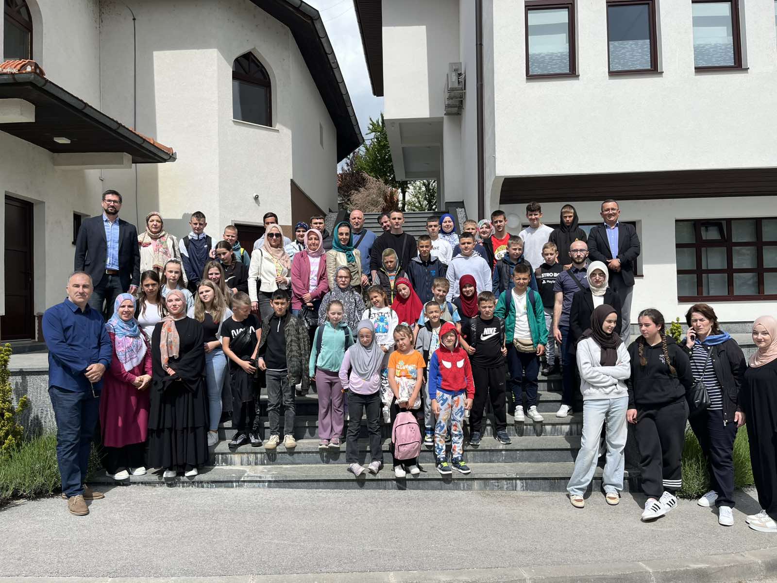 Džemat Prača-Hrenovica: Polaznici mektebske pouke i učenici O.Š “Prača” na edukativnom izletu u Visokom