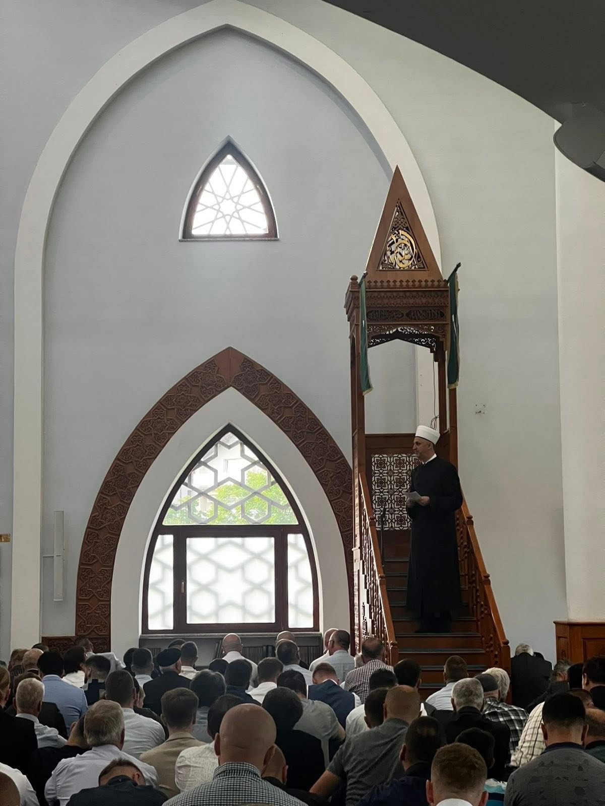 Bajram-namaz u Istiklal džamiji predvodio glavni imam dr. Abdulgafar Velić