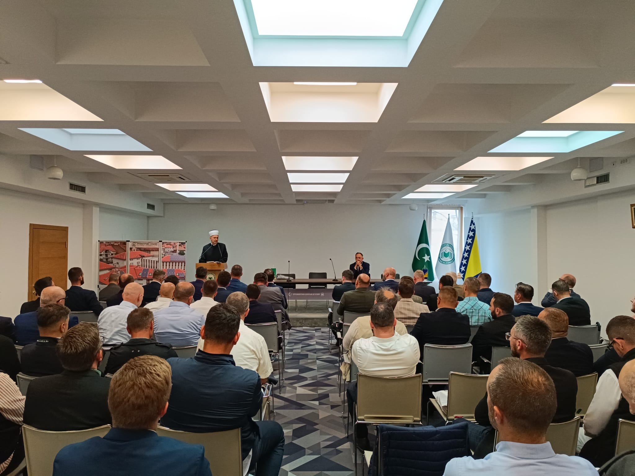 Muftija sarajevski prisustvovao redovnom seminaru za imame