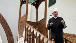 Čamdžić u Istiklal džamiji: Druženje s dobrim ljudima je pohvalno, a ugledanje na njih je obaveza