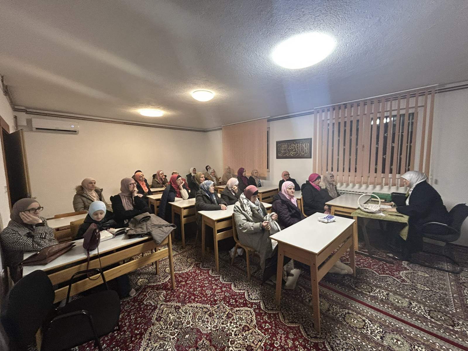 Džemat Semizovac: Održano predavanje za žene “Balans između svakodnevnih obaveza i ibadeta“