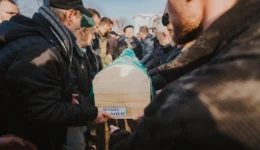 Dženaza rahmetli Šefkiji Duranoviću klanjana na musalli Igmanske džamije i haremu džamije u Sokolović Koloniji