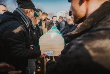 Dženaza rahmetli Šefkiji Duranoviću klanjana na musalli Igmanske džamije i haremu džamije u Sokolović Koloniji