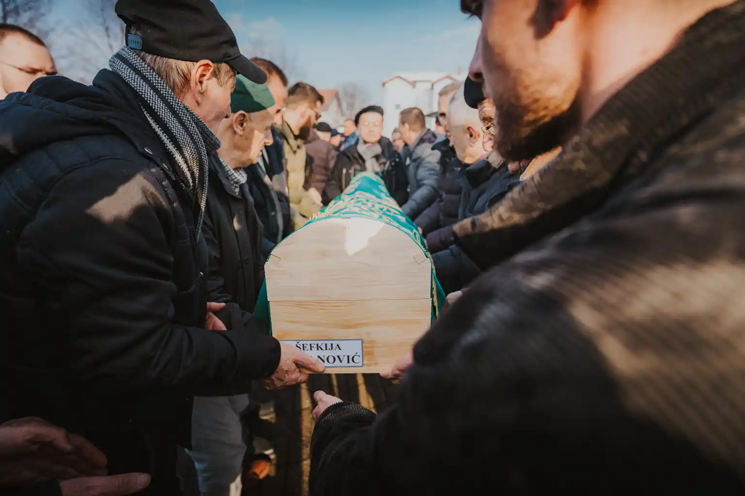 Dženaza rahmetli Šefkiji Duranoviću klanjana na musalli Igmanske džamije i haremu džamije u Sokolović Koloniji